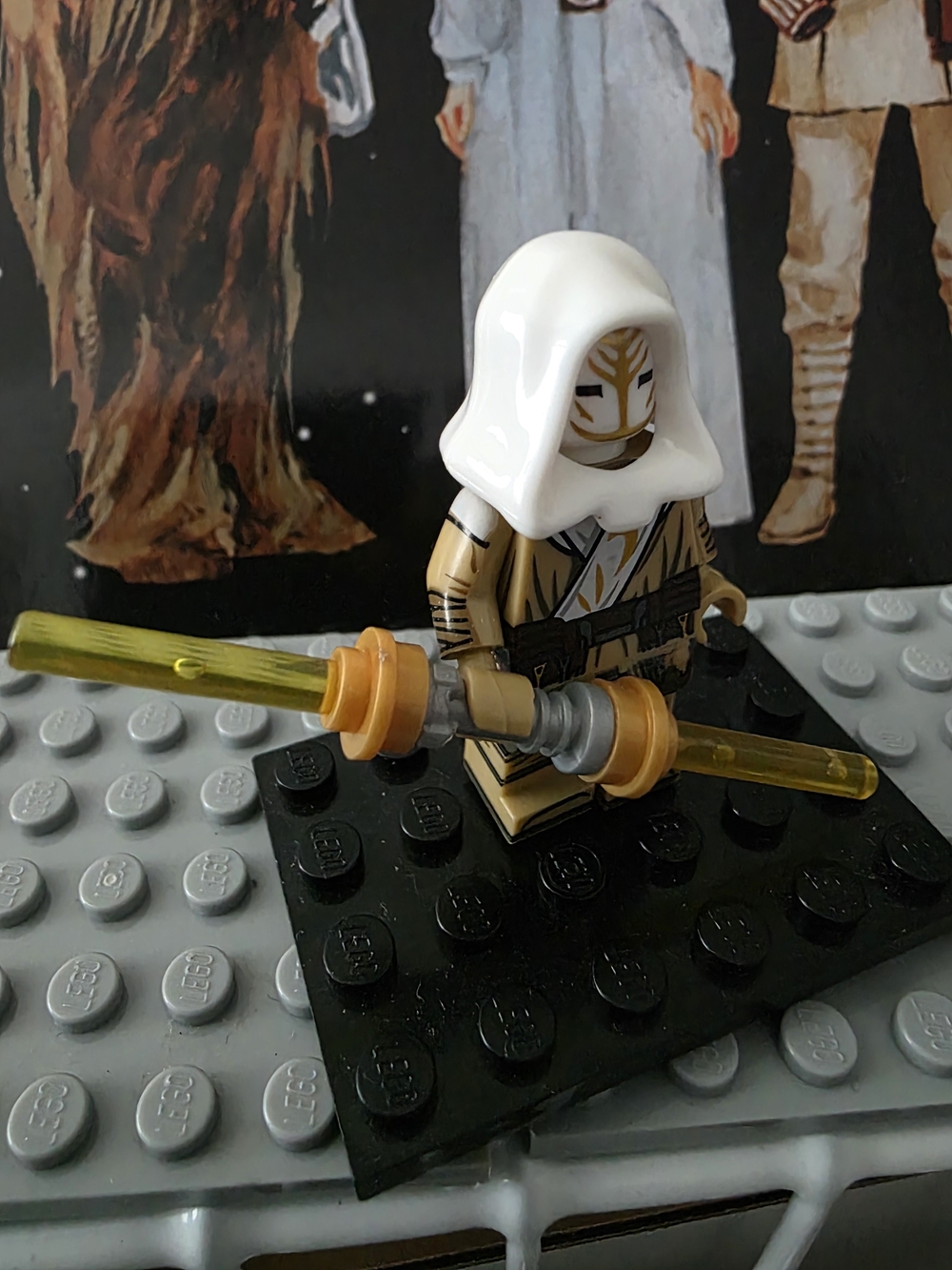 CUSTOM Star Wars Jedi Temple Guard Minifigure with Gold Lightsaber - Picture 4 of 7